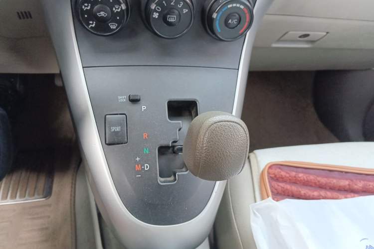 Used Toyota Verso 2014 Starlight 180E CVT Elite Edition Gear Lever