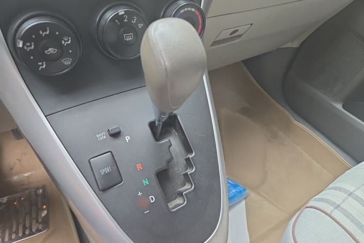 Used Toyota Verso 2014 Starlight 180E CVT Elite Edition Gear Lever