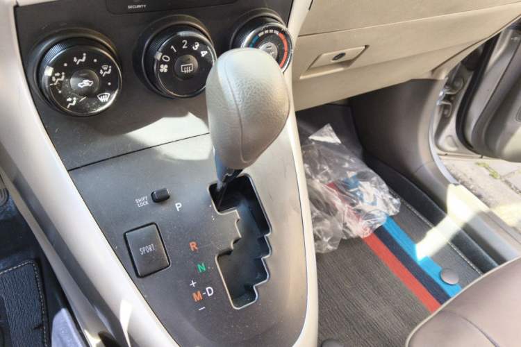 Used Toyota Verso 2014 Starlight 180E CVT Elite Edition Gear Lever