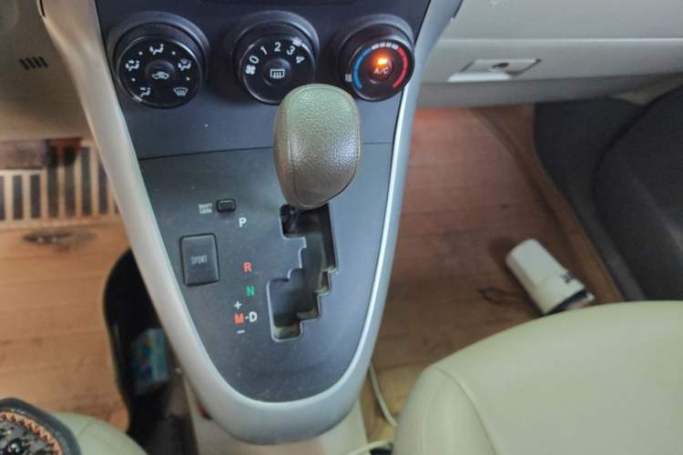 Used Toyota Verso 2014 Starlight 180E CVT Elite Edition Gear Lever