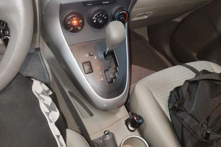 Used Toyota Verso 2014 Starlight 180E CVT Elite Edition Gear Lever