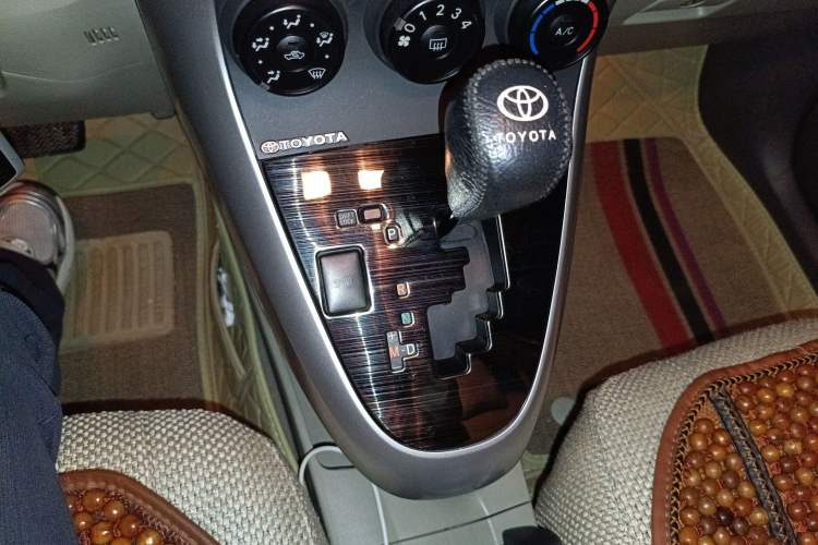 Used Toyota Verso 2014 Starlight 180E CVT Elite Edition Gear Lever
