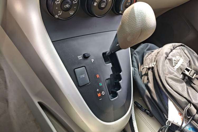 Used Toyota Verso 2014 Starlight 180E CVT Elite Edition Gear Lever