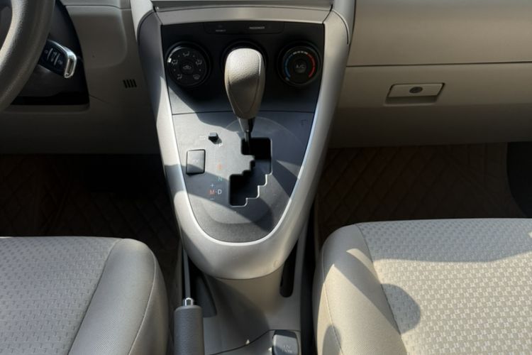 Used Toyota Verso 2014 Starlight 180E CVT Elite Edition Gear Lever