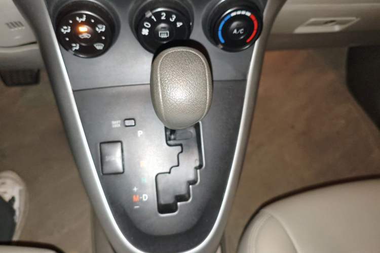 Used Toyota Verso 2014 Starlight 180E CVT Elite Multi-Function Edition Gear Lever