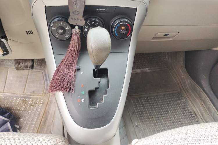 Used Toyota Verso 2014 Starlight 180E CVT Elite Edition Gear Lever