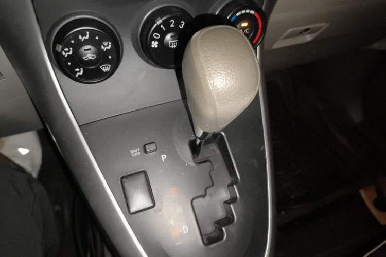 Used Toyota Verso 2014 Starlight 180E CVT Elite Edition Gear Lever