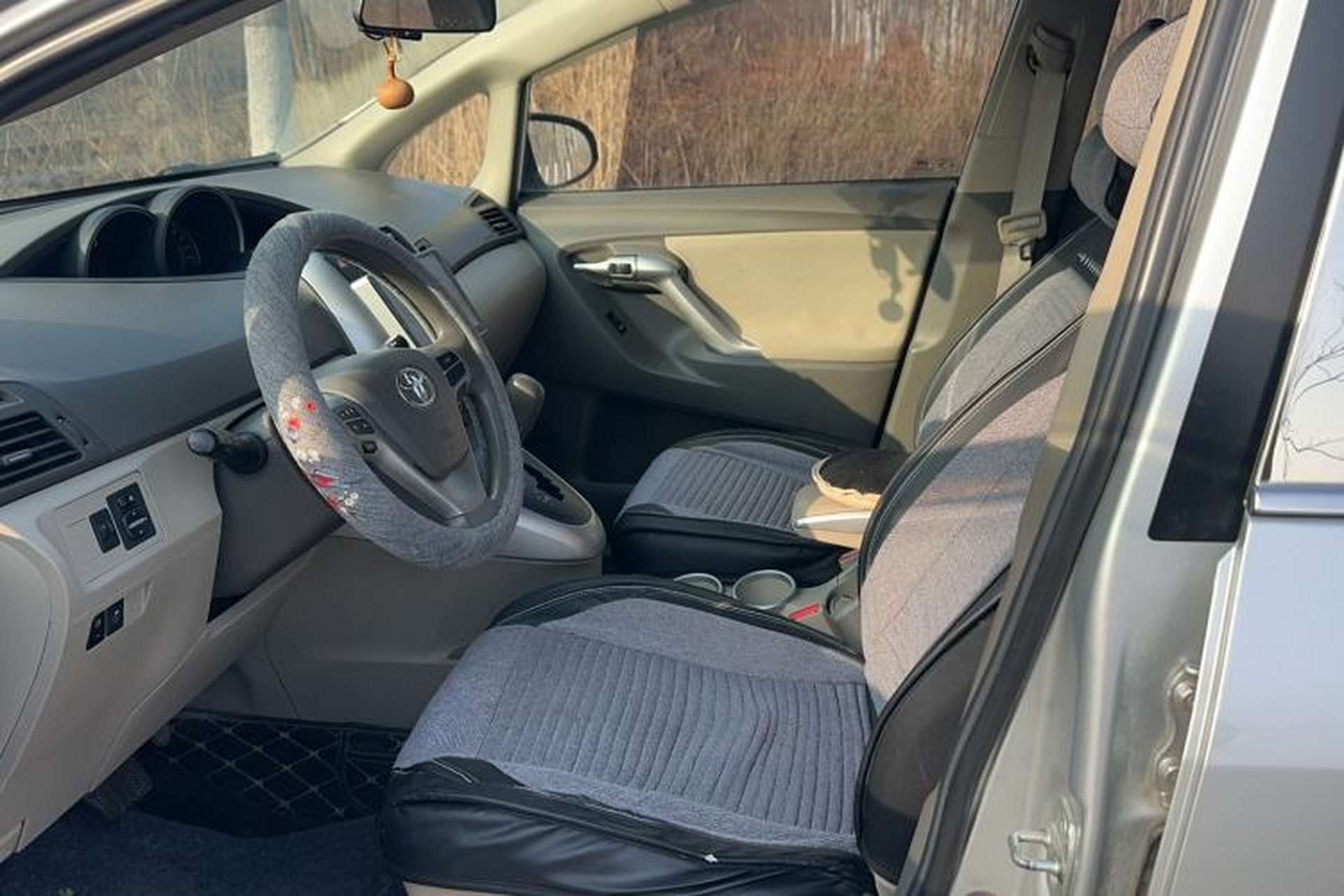 Used Toyota Verso 2014 Starlight 180E CVT Elite Edition Interior 1