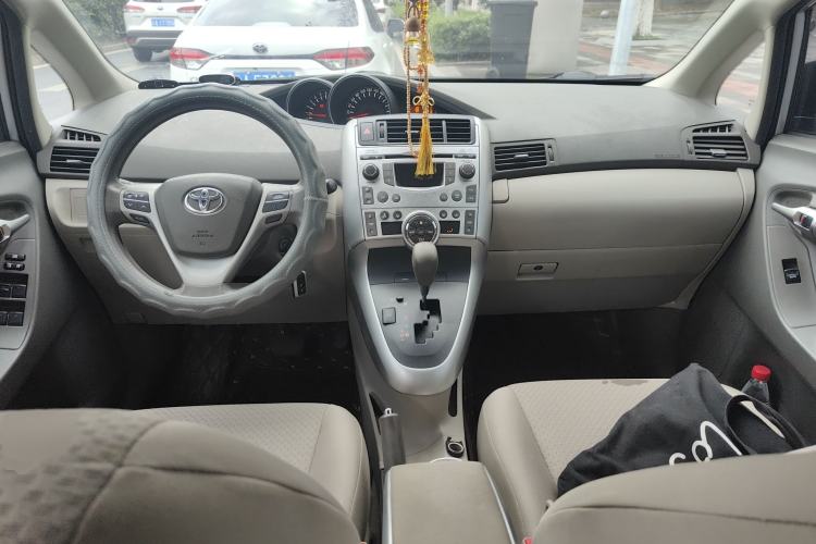 Used Toyota Verso 2014 Starlight 180G CVT Comfortable Multi-Function Edition Interior 2
