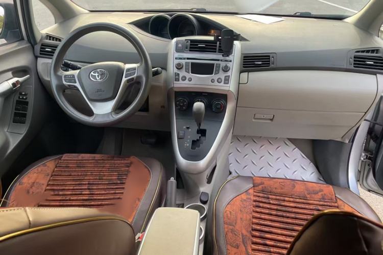 Used Toyota Verso 2014 Starlight 180E CVT Elite Edition Interior 2