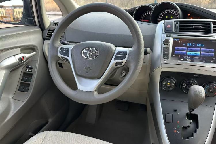 Used Toyota Verso 2014 Starlight 180E CVT Elite Edition Interior 2