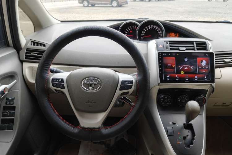 Used Toyota Verso 2014 Starlight 180E CVT Elite Edition Interior 2