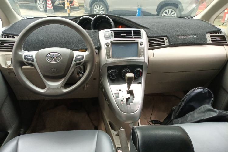Used Toyota Verso 2014 Starlight 180E CVT Elite Edition Interior 2