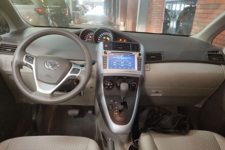 Used Toyota Verso 2014 Starlight 180E CVT Elite Edition Interior 2