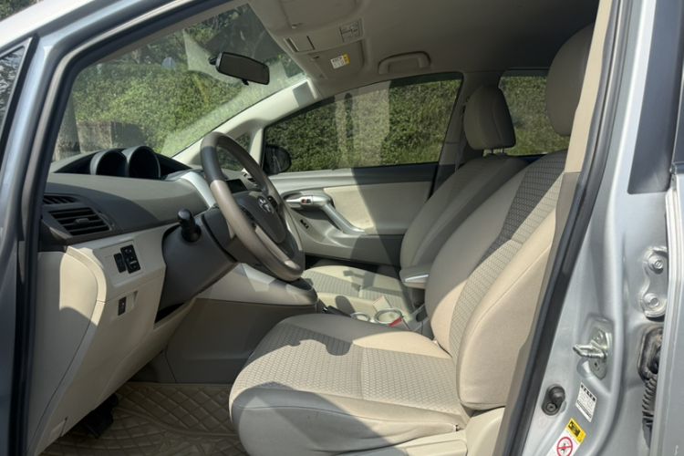Used Toyota Verso 2014 Starlight 180E CVT Elite Edition Interior 2