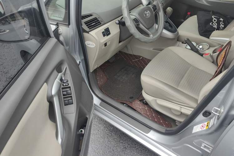 Used Toyota Verso 2014 Starlight 180G CVT Comfortable Multi-Function Edition Interior 3