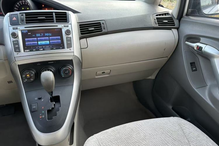 Used Toyota Verso 2014 Starlight 180E CVT Elite Edition Interior 3