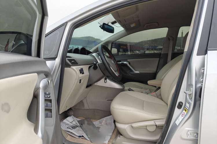 Used Toyota Verso 2014 Starlight 180E CVT Elite Edition Interior 3
