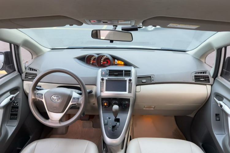 Used Toyota Verso 2014 Starlight 180E CVT Elite Edition Interior 3