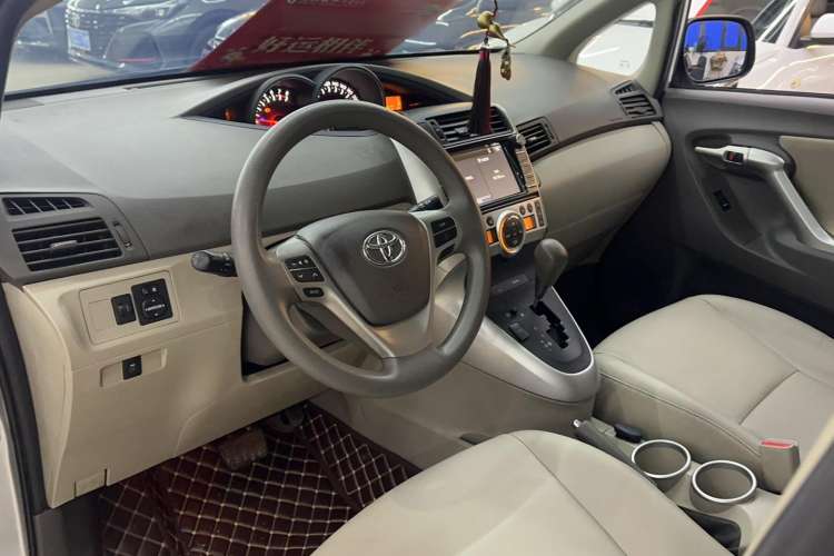 Used Toyota Verso 2014 Starlight 180G CVT Deluxe Multi-Function Edition Interior 3