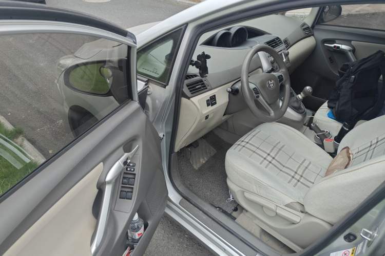 Used Toyota Verso 2014 Starry 180E Manual Elite Edition Interior 3