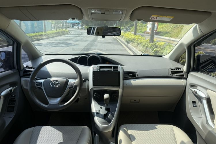 Used Toyota Verso 2014 Starlight 180E CVT Elite Edition Interior 3