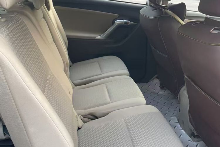Used Toyota Verso 2014 Starlight 180E CVT Elite Edition Interior 4