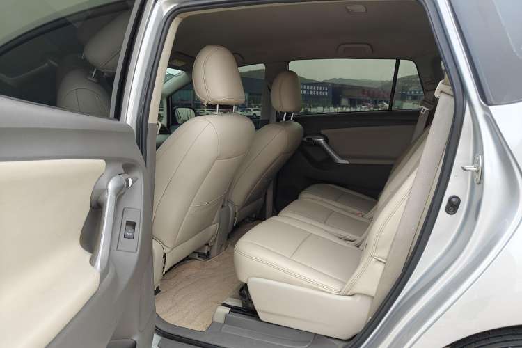 Used Toyota Verso 2014 Starlight 180E CVT Elite Edition Interior 4