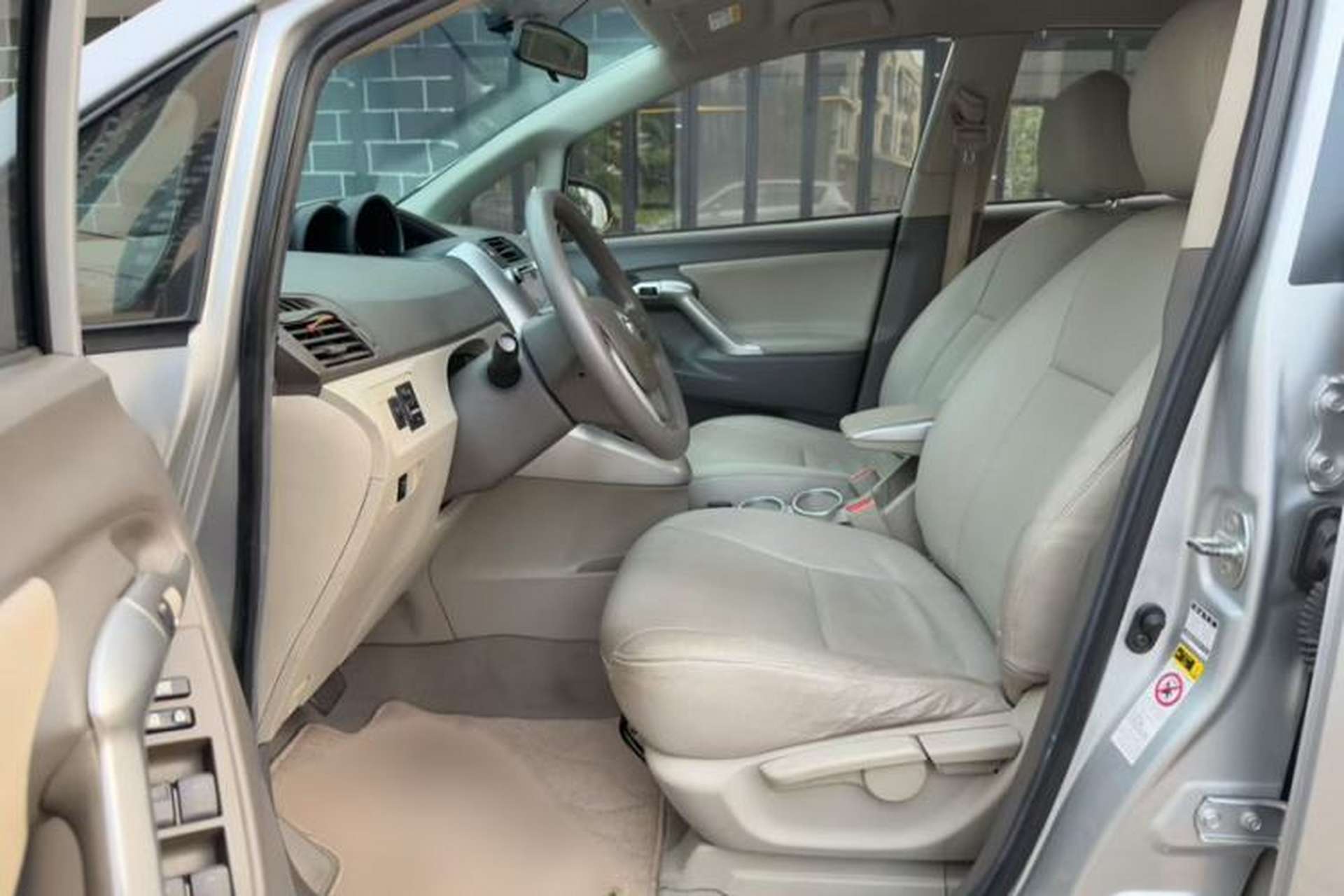 Used Toyota Verso 2014 Starlight 180E CVT Elite Edition Interior 4