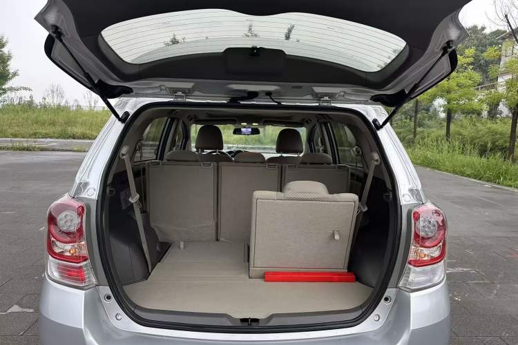 Used Toyota Verso 2014 Starlight 180G CVT Comfortable Multi-Function Edition Interior 4