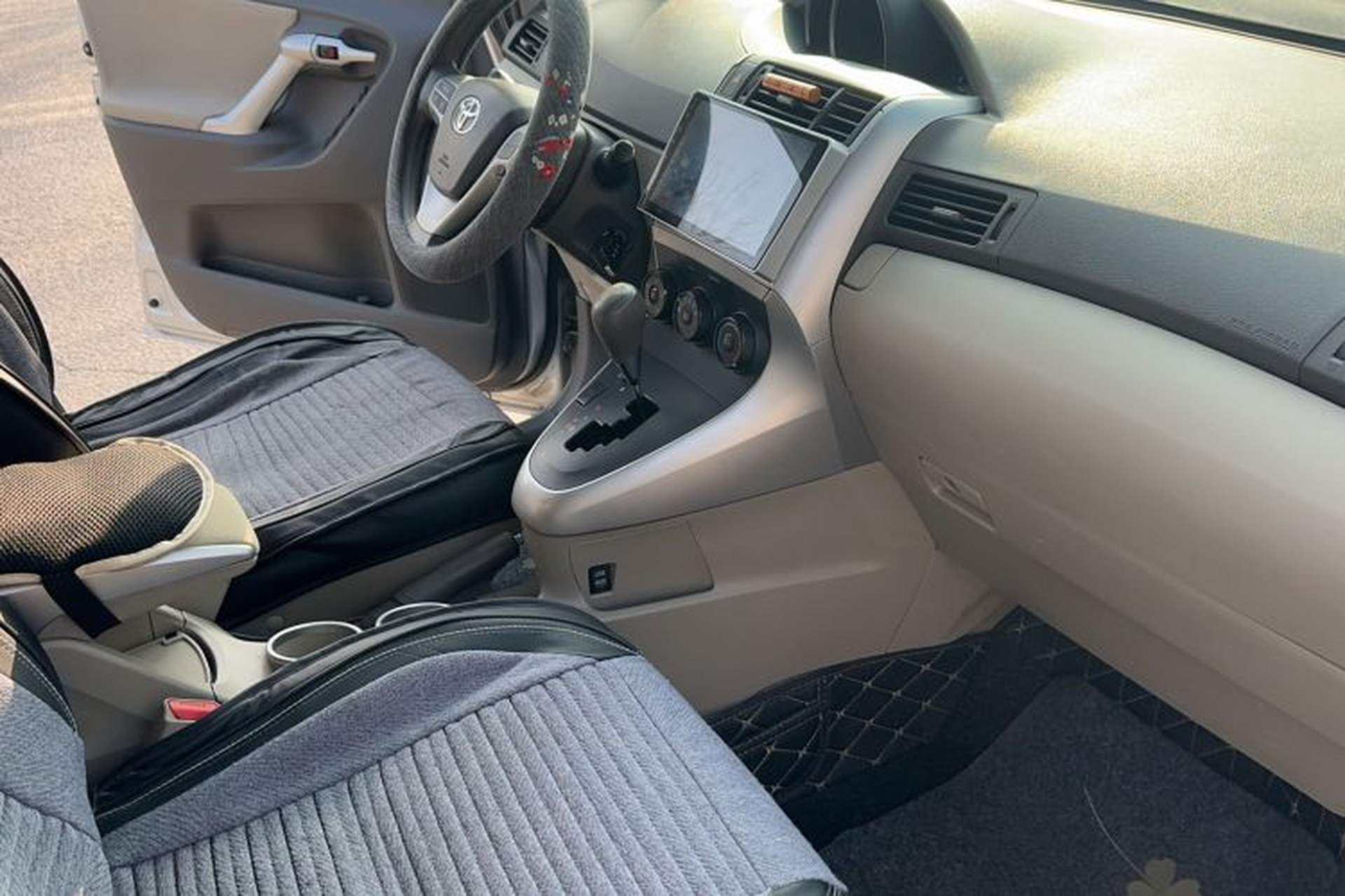 Used Toyota Verso 2014 Starlight 180E CVT Elite Edition Interior 5