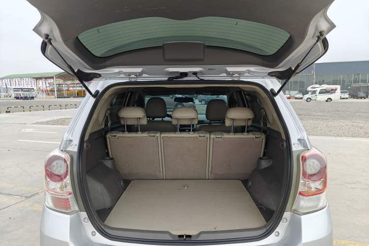 Used Toyota Verso 2014 Starlight 180E CVT Elite Edition Interior 5