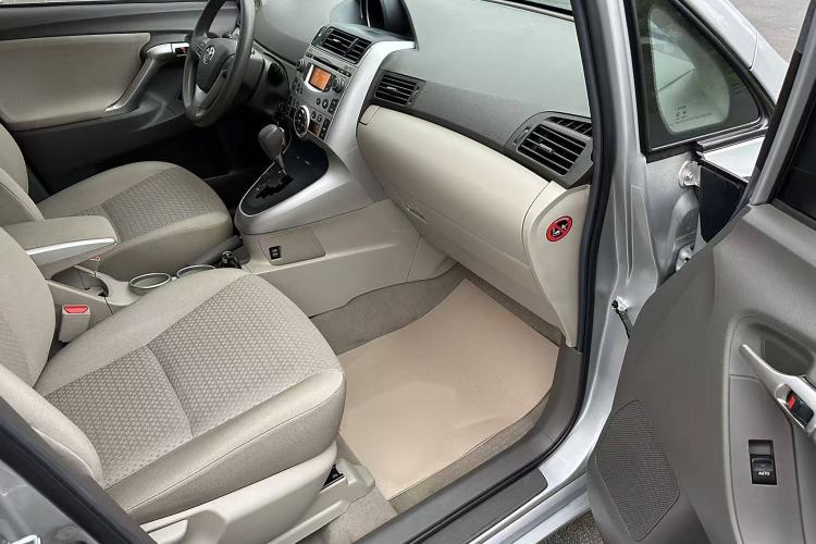 Used Toyota Verso 2014 Starlight 180G CVT Comfortable Multi-Function Edition Interior 5