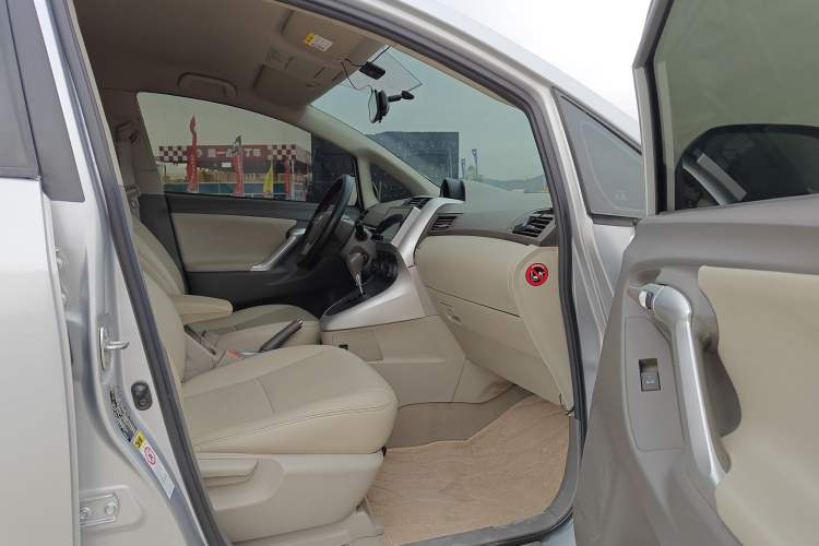 Used Toyota Verso 2014 Starlight 180E CVT Elite Edition Interior 6