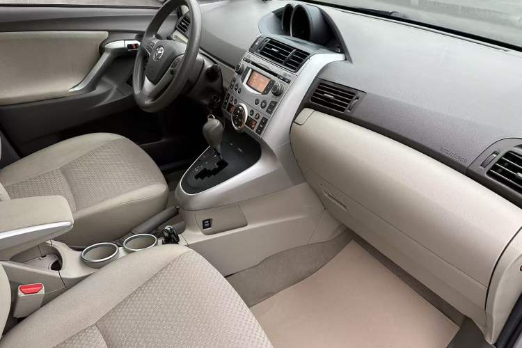 Used Toyota Verso 2014 Starlight 180G CVT Comfortable Multi-Function Edition Interior 6