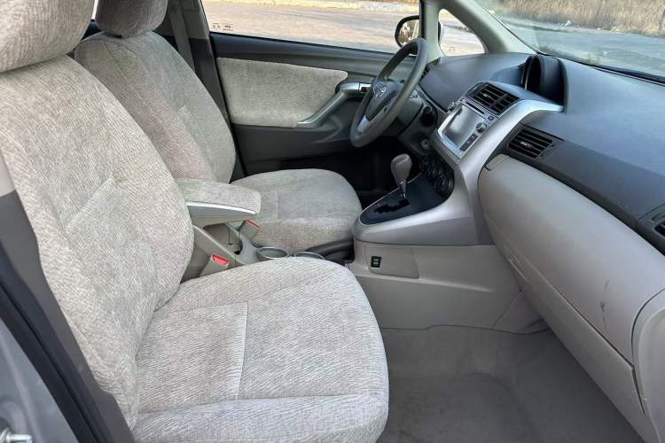 Used Toyota Verso 2014 Starlight 180E CVT Elite Edition Interior 7