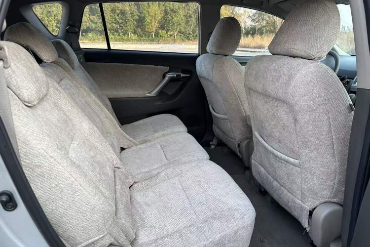 Used Toyota Verso 2014 Starlight 180E CVT Elite Edition Interior 8
