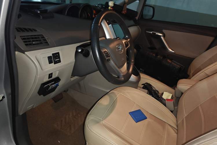 Used Toyota Verso 2014 Starlight 180E CVT Elite Edition Left Front Seat