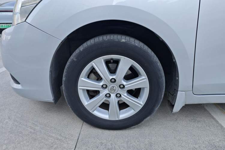 Used Toyota Verso 2014 Starlight 180E CVT Elite Edition Left Front Wheel Hub