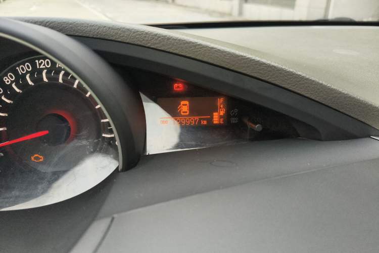 Used Toyota Verso 2014 Starlight 180E CVT Elite Edition Odometer Close Up