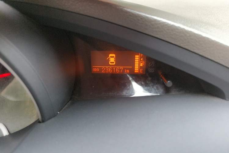 Used Toyota Verso 2014 Starlight 180E CVT Elite Edition Odometer Close Up