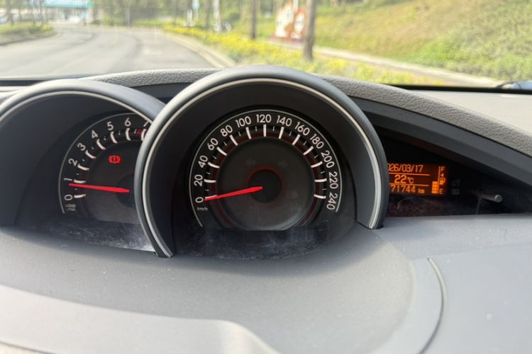 Used Toyota Verso 2014 Starlight 180E CVT Elite Edition Odometer Close Up