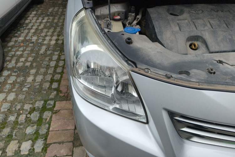 Used Toyota Verso 2014 Starlight 180E CVT Elite Edition Right Front Headlight