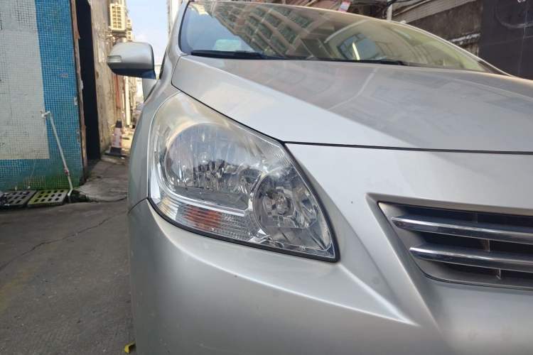 Used Toyota Verso 2014 Starlight 180E CVT Elite Edition Right Front Headlight