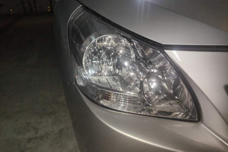 Used Toyota Verso 2014 Starlight 180E CVT Elite Edition Right Front Headlight
