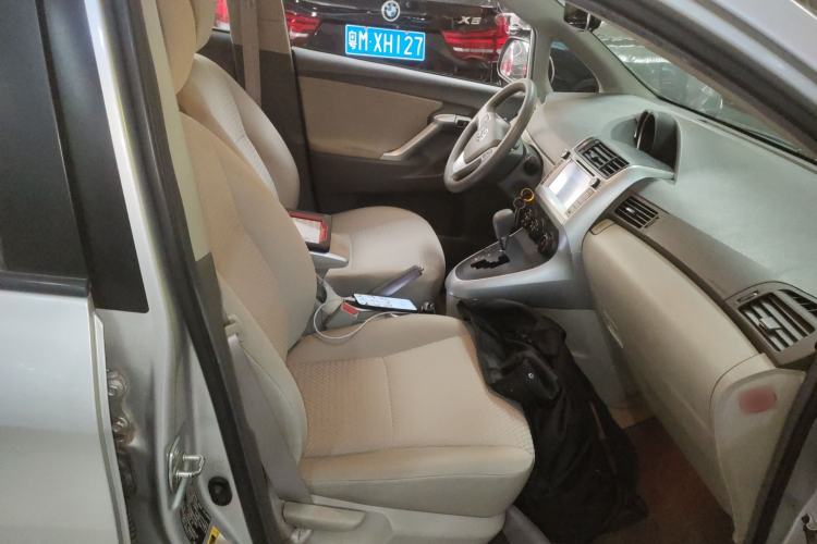 Used Toyota Verso 2014 Starlight 180E CVT Elite Edition Right Front Seat