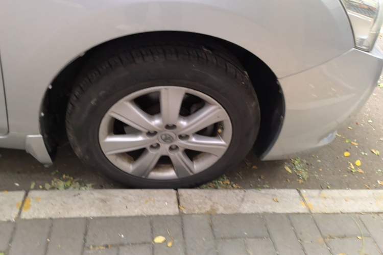 Used Toyota Verso 2014 Starlight 180E CVT Elite Multi-Function Edition Right Front Wheel Hub