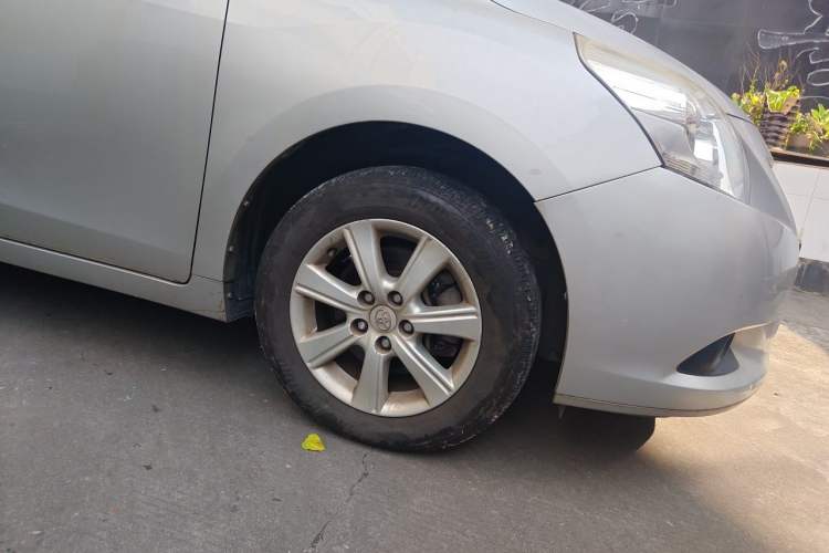 Used Toyota Verso 2014 Starlight 180E CVT Elite Edition Right Front Wheel Hub