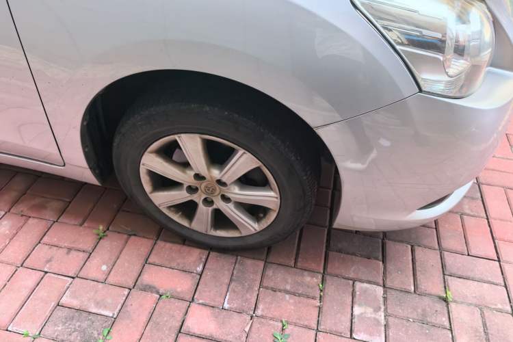 Used Toyota Verso 2014 Starlight 180E CVT Elite Edition Right Front Wheel Hub