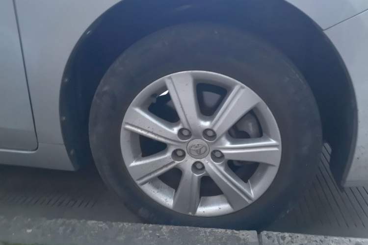 Used Toyota Verso 2014 Starlight 180E CVT Elite Edition Right Front Wheel Hub